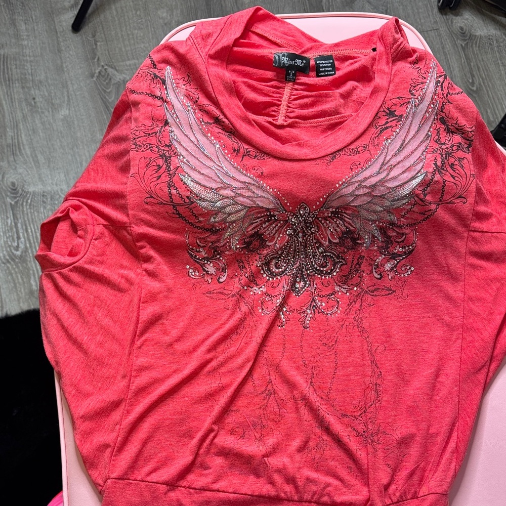Miss Me Coral Winged Graphic Top